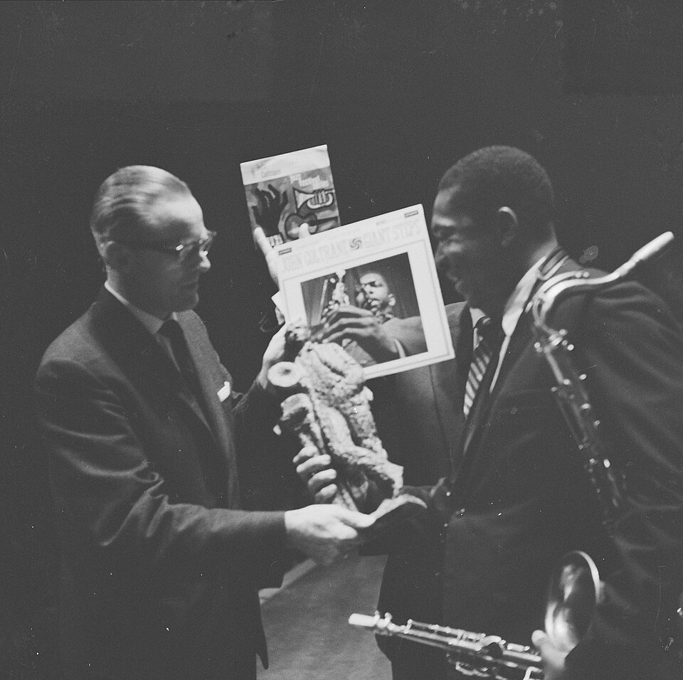 In 1961, Coltrane received an Edison Award for <em class="notranslate">Giant Steps</em> in Amsterdam.