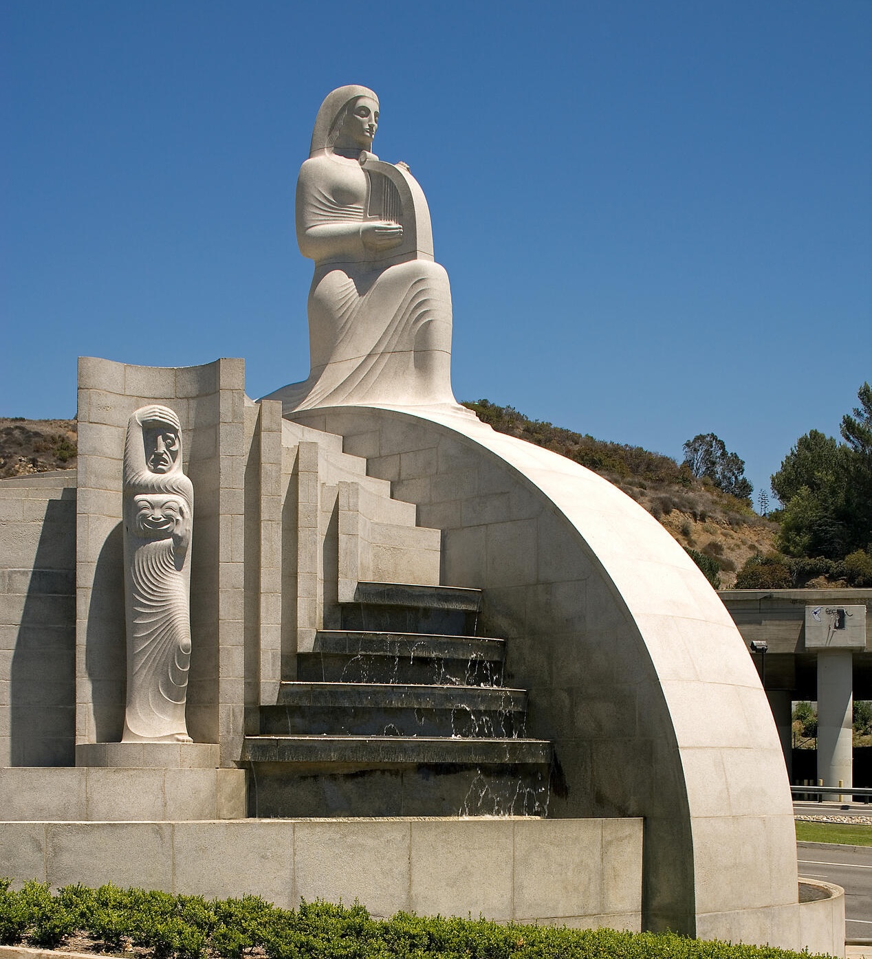 <em class="notranslate">Muse of Music, Dance, Drama</em> fountain